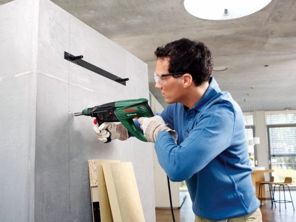 Karnizy-polki-kartiny-shkafchiki-kryuchki-Zhitomir